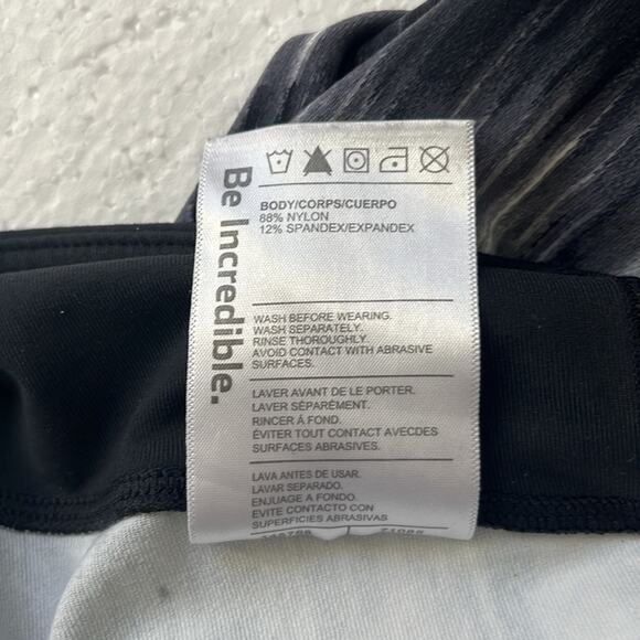 Sugoi Capri Leggings Size Small - Picture 5 of 6